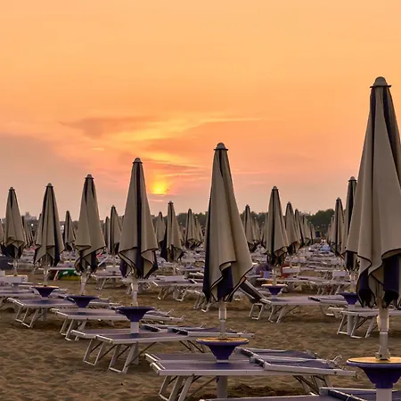 Lägenhet Elegant Seaview Flat With Private Terrace Bibione