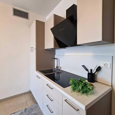 Apartment Elegant Seaview Flat With Private Terrace Bibione
