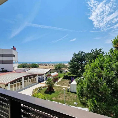 Elegant Seaview Flat With Private Terrace Lägenhet Bibione
